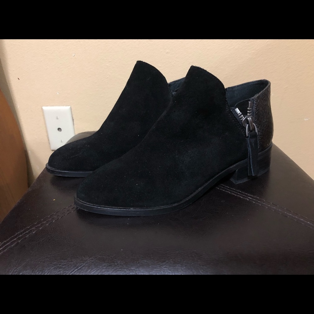 Volatile ankle boots
